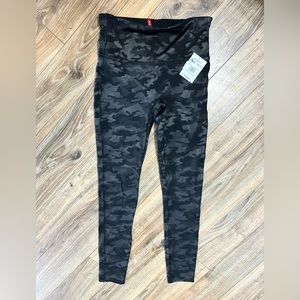 NWT Women’s Spanx leggings, metallic camo size M.